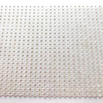 Bande de strass à coudre base plastique 3mm 24 rangs